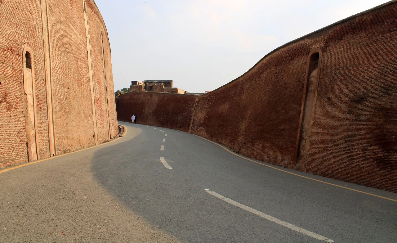 Read more about the article A Complete Guide to Visit Shahi Qila (Lahore Fort)
